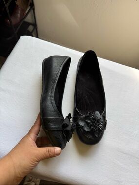 Y2K Reclaimed Vintage Black ballet flats with floral detail Size 7.5